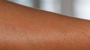 15 marcas de gel desinfectante arrojaron niveles alarmantes de benzeno.