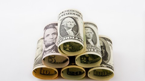 Si tus ingresos se reducen durante 2021, puedes reclamar el tercer cheque de estímulo el próximo año.