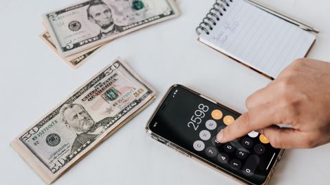 La mexicana logró desarrollar su propio método financiero y fundar FirstGenLiving, un emprendimiento con el que ofrece asesoría a inmigrantes de primera generación, estudiantes universitarios y jóvenes profesionales que no saben cómo administrar sus ganancias.