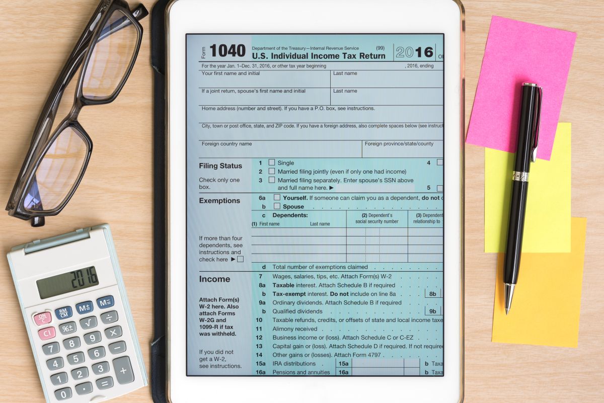 Existen varias versiones del formulario 1040 del IRS. Crédito de la foto: Stockvault.