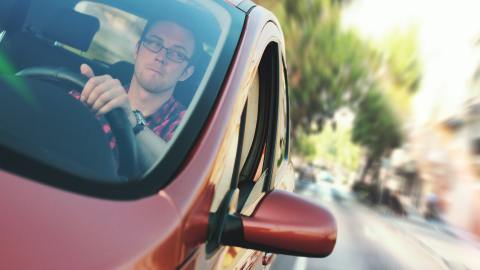 Si quieres ser conductor en Nueva York, es obligatorio tener una licencia TLC (Taxi and Limousine Commission), además de que deberás visitar las oficinas de Uber.