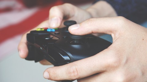 Ganar dinero jugando al FIFA se vuelve un sueño realidad eligiendo la opción de armar un canal de YouTube, esto con contenido exclusivo que te permita comenzar a ganar seguidores, miles de vistas y la monetización directa de tu perfil.