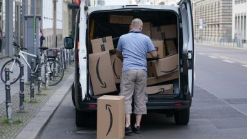 BERLIN, GERMANY - JUNE 18: A courier unloads Amazon packages during a delivery on June 18, 2020 in Berlin, Germany. Amazon has expanded rapidly in Germany and now has at least 13 Amazon warehouses nationwide.  (Photo by Sean Gallup/Getty Images)