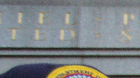 Muere en una prisión federal a los 82 años, Bernie Madoff.
