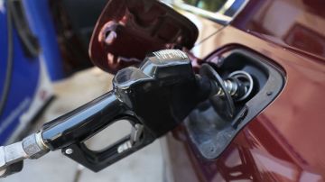 El promedio nacional del galón de gasolina se acerca a los $3 dólares.