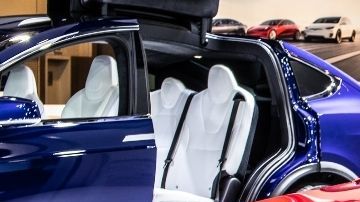 Tesla-ModelS-Grzegorz-Czapski-credits-shutterstock