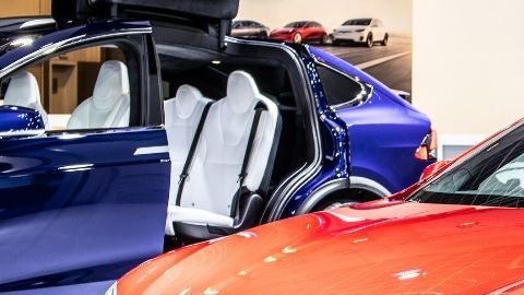 Tesla-ModelS-Grzegorz-Czapski-credits-shutterstock