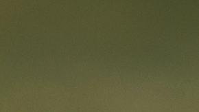 Una chica bev cart suele llevar cervezas, bocadillos y otras bebidas a los golfistas en los campos conduciendo sus carritos equipados con refrigeradores.