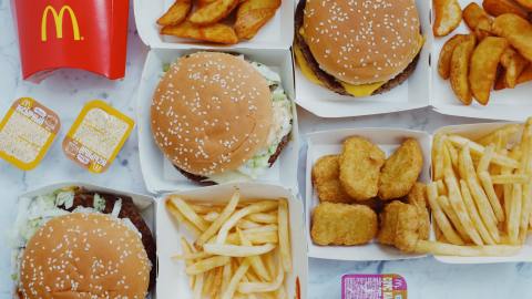 Pese a la pandemia, las franquicias de McDonald's brindan trabajo a dos millones de personas alrededor del mundo, y sus deseos de robustecer su plantilla permanecen intactos con esta feria de empleo en Texas.
