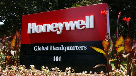 391268 07: A Honeywell sign is displayed June 28, 2001 outside their offices in Murray Hill, NJ. (Photo by Spencer Platt/Getty Images)