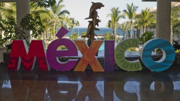 A welcome sign in the hall of the main press room for the G20 Summit at a hotel in San Jose del Cabo, state of Baja California Sur, Mexico on June 15, 2012. The June 18-19 summit of the Group of Twenty (G20) major economies in the Mexican resort of Los Cabos is expected to be dominated by discussions on resolving the eurozone's crippling debt crisis and restoring global growth. AFP POHOTO/OMAR TORRES        (Photo credit should read OMAR TORRES/AFP/GettyImages)