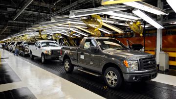 CLAYCOMO, MO - OCTOBER 2: Ford pickups sit on the final assembly line at the Kansas City Ford Assembly plant October 2, 2008 in Claycomo, Missouri. Ford's Kansas City Assembly plant celebrates production of the new 2009 Ford F-150 with the official roll out.(Photo by Larry W. Smith/Getty Images)