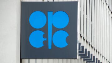 The Organization of the Petroleum Exporting Countries (OPEC) logo is pictured at OPEC's headquarters in Vienna, on September 22, 2017. (Photo by JOE KLAMAR / AFP) (Photo by JOE KLAMAR/AFP via Getty Images)