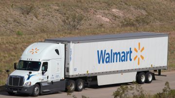 Walmart quiere ofrecer 20,000 nuevos puestos de trabajo, y algunos de ellos son como conductores de camiones de carga.