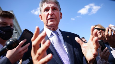 Joe Manchin, senador demócrata de tendencia conservadora, es quién lidera esta propuesta.