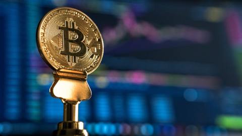 A partir de este martes un ETF comenzó a cotizar en la bolsa de Nueva York, siguiendo el valor de Bitcoin, lo que impulsó su precio.