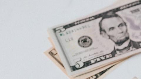 Dinero y calculadora