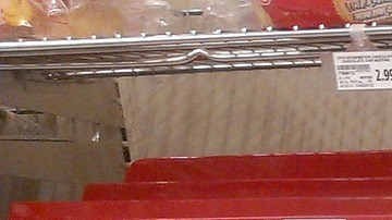 Las tiendas minoristas están preocupadas por la falta de trabajadores de distribución que mantenga sus estantes llenos.