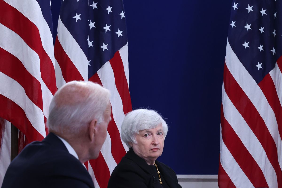 Janet Yellen, secretaria del Tesoro de Estados Unidos, avala la nueva medida sobre fiscalizar los ingresos de más de $10,000 dólares. (Foto por Chip Somodevilla/Getty Images)