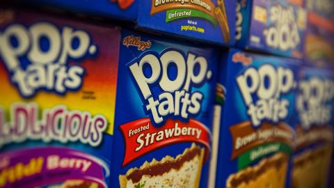 Una mujer de Illinois comenzó una demanda colectiva contra Kellogg's, porque sus Pop Tarts Frosted Strawberry no tienen suficientes fresas.