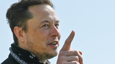 Elon Musk, dueño de Tesla, hace poco vendió millonarias acciones, pero no para combatir la hambruna.