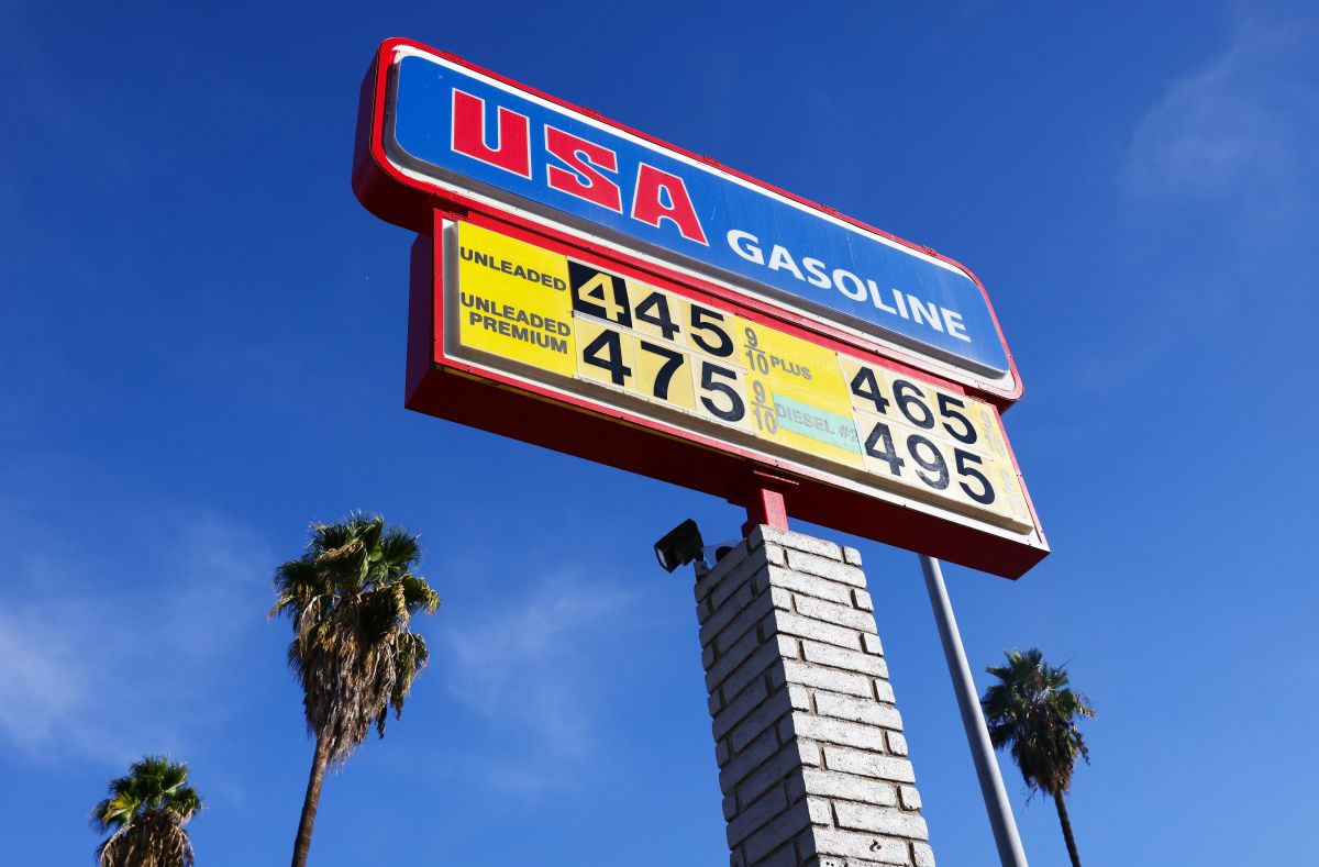 La gasolina ha  tenido diversos incrementos a lo largo de los últimos meses. A nivel federal, un galón está costando más de $3 dólares. (Foto por Mario Tama/Getty Images)