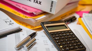 Saca la calculadora y los recibos desde ahora para que no te agarre por sorpresa la próxima y compleja declaración de impuestos 2021.