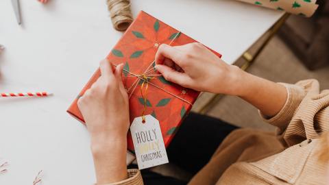 Para comprar tus próximos regalos de navidad es posible que puedas usar una tarjeta de crédito de manera inteligente.