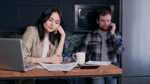 Los cobradores de deuda ahora no sólo podrán llamarte por teléfono, también podrán enviarte mensaje de texto, correos electrónicos y mensajes en redes sociales.