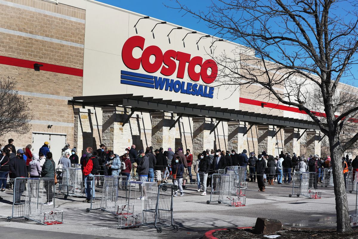 Costco es una de las tiendas minoristas que permanecerán cerradas durante el Año Nuevo. (Foto por Joe Raedle/Getty Images)
