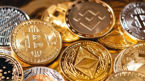 Ante la creciente popularidad de las criptomonedas en los últimos meses, los legisladores de EE. UU. buscan reglamentarlas.