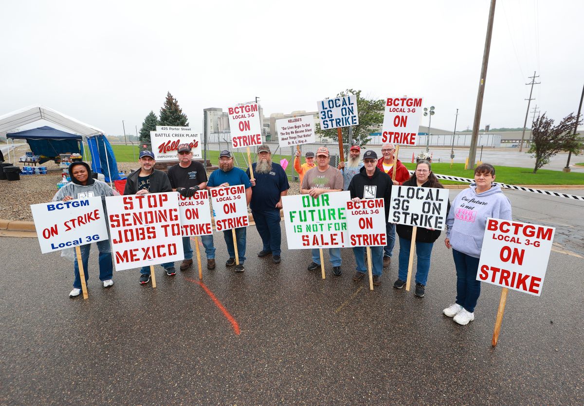 Los empleados de Kellogg's se encuentran en huelga en busca de un trato más humano y mejores condiciones laborales.
(Foto por Rey Del Rio/Getty Images)