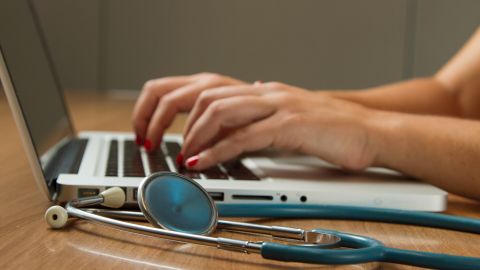 Si aún no te has inscrito a un seguro médico, estás a tiempo de encontrar uno a bajo costo.