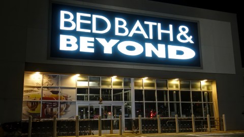 En las 37 tiendas de Bed Bath & Beyond hay ventas de liquidación para poder cerrarlas a finales de febrero.