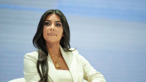 Kim Kardashian está involucrada en una presunta estafa por promocionar la criptomoneda EthereumMax en Instagram.