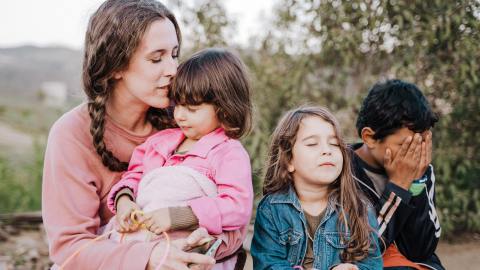 Uno de los principales objetivos de los programas sociales de ayuda del gobierno de Estados Unidos es la de evitar la pobreza infantil.