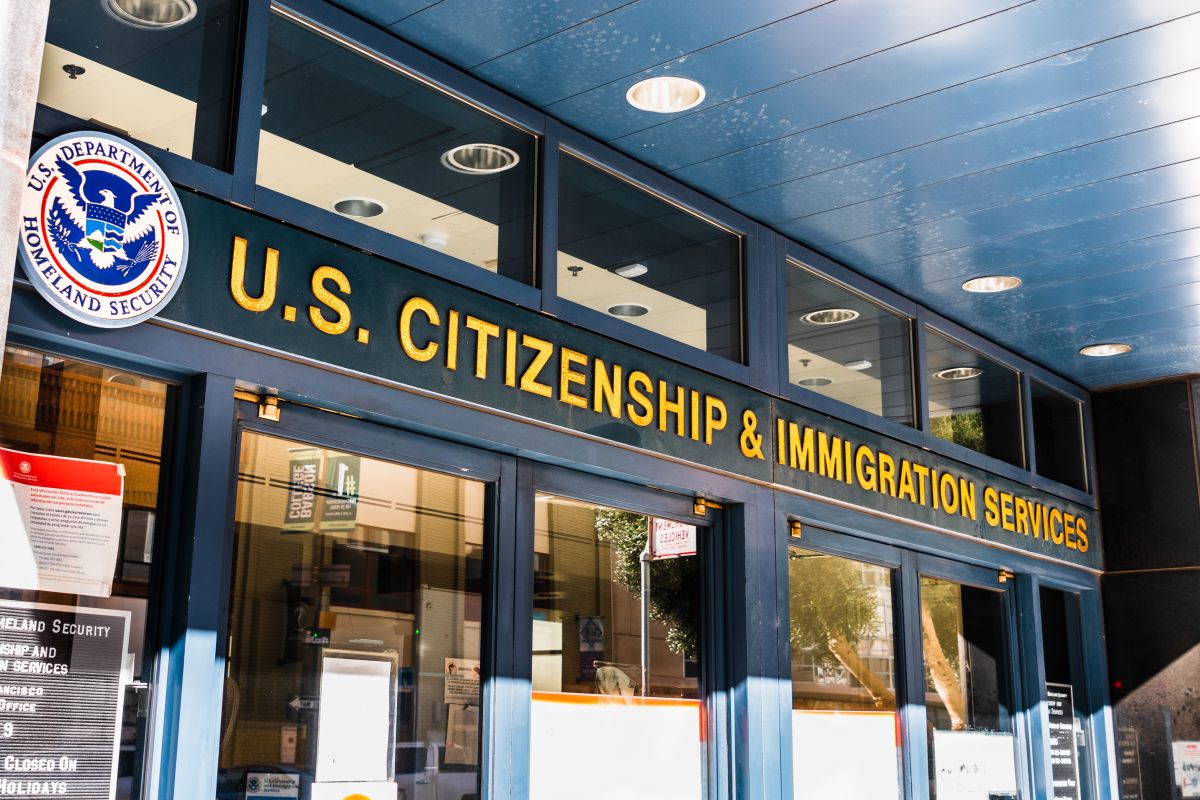 El Servicio de Ciudadanía e Inmigración (USCIS) no ha podido restablecer sus operaciones al 100% debido a la pandemia.