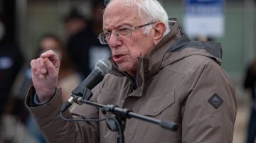 Durante 2021, Bernie Sanders apoyo diversos movimientos sociales en busca de mayor equidad laboral y salarial.