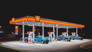 Distintos factores determinan que aumenten los precios de la gasolina en Estados Unidos, no sólo el conflicto de Ucrania y Rusia.