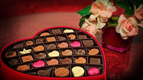 Los típicos regalos de dulces, chocolates y flores siguen siendo los obsequios más populares para el Día de San Valentín.
