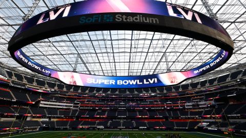 El SoFi Stadium donde se jugará el Super Bowl LVI de este 2022 tiene una capacidad para más de 70,000 espectadores.