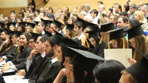 Estudiar la universidad en Estados Unidos no es tan sencillo por los altos costos, aun cuando puedas aumentar tus ganancias al egresar.