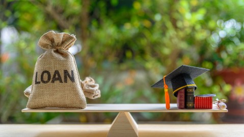 prestamos_estudiantiles_shutterstock_1217238049
