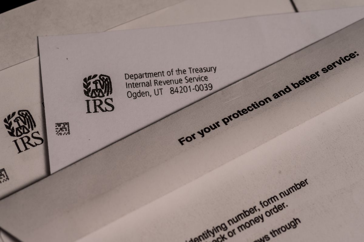 El IRS envía cartas por diferentes razones, pero en todas podrías salir perdiendo si las ignoras.