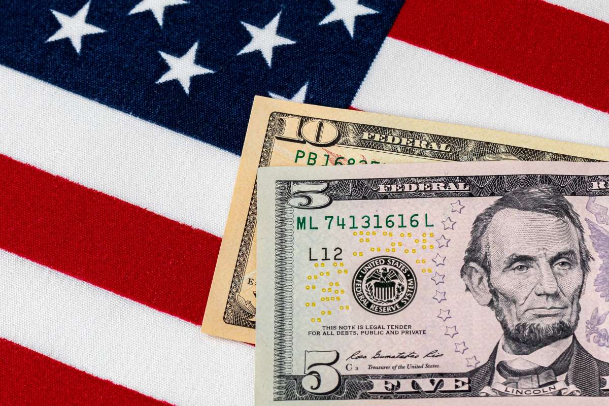 Cuánto es $15 dólares por hora en el año - Solo Dinero