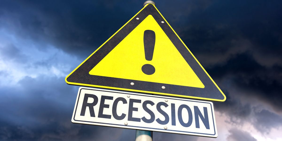 Algunos expertos consideran que el contexto actual eleva las posibilidades de una recesión económica en los siguientes meses en Estados Unidos. 