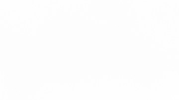 Foto de las manos de una mujer haciendo cálculos