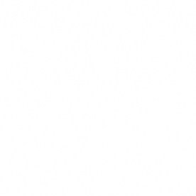 Foto de la mano de una persona sosteniendo una tarjeta de crédito sobre una laptop