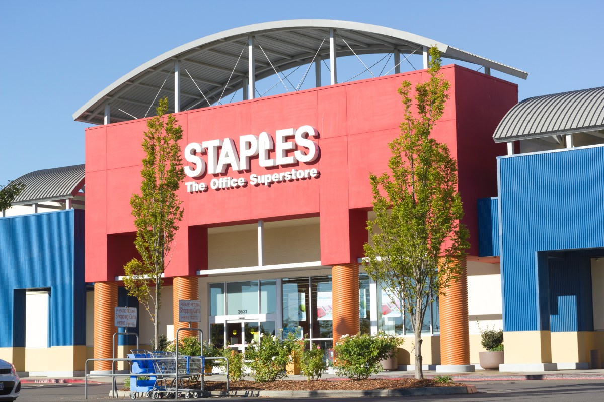 Descuentos en Staples las mejores ofertas en computadoras durante el