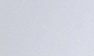 Foto de la mano de una persona sosteniendo dinero